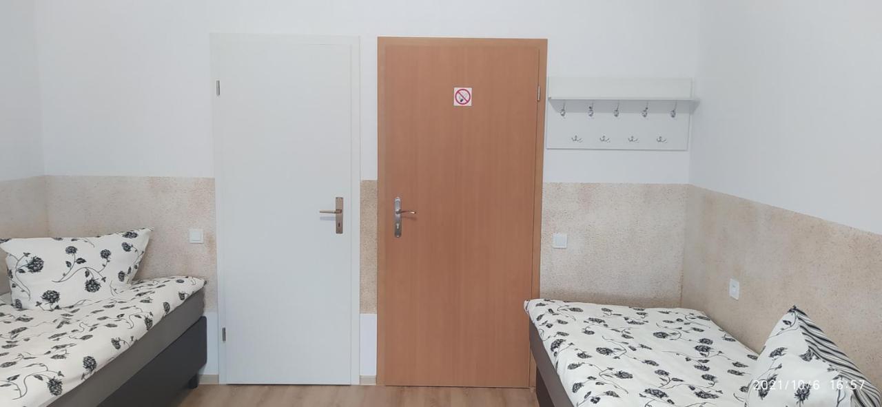 4U Hostel Zgorzelec - Free Parking Jedrzychowice  Экстерьер фото